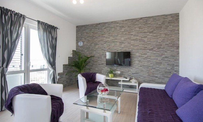 Seget Donji Apartment | Oceanfront Apartment with Breathtaking Sea Views