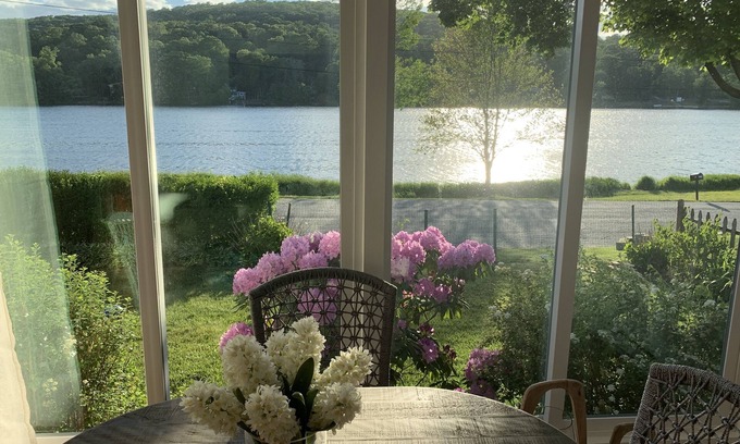 Lake Carmel House | Cozy Bungalow by Gorgeous Lake: Explore, Relax & Enjoy!