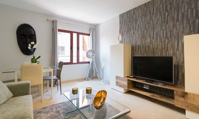 Las Palmas de Gran Canaria Ski Chalet | Oceanfront Dunas in Las Canteras: Rated 8.8 by Guests