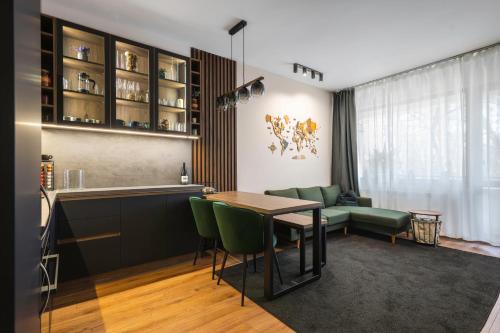 rayon Triaditsa Apartment | Cozy Flat by the Park with Work Space & Family Amenities