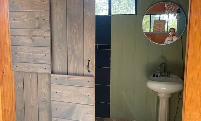 Dripping Springs Bed & Breakfast | Glamping Stargazing Retreat: EnSuite Near Downtown & Wineries