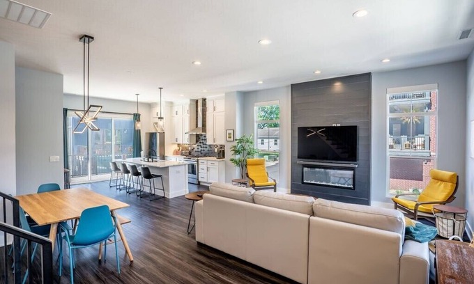Westfield House | Guest Rated 10/10: Luxe Home Near Grand Park with Garage