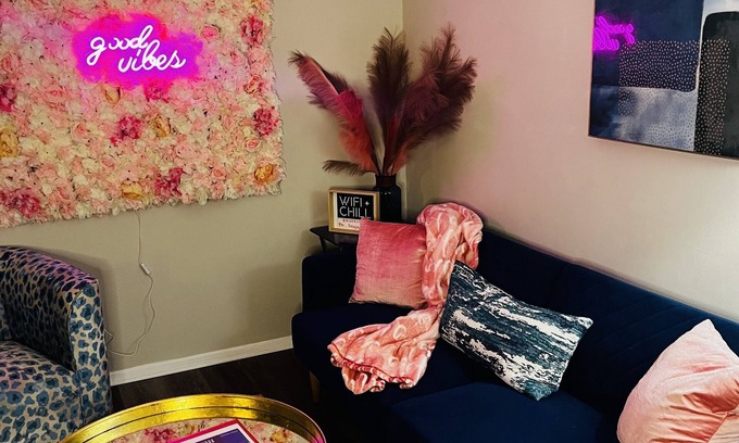 Fondren Condo | Stylish Modern Condo with Pet-Friendly Amenities