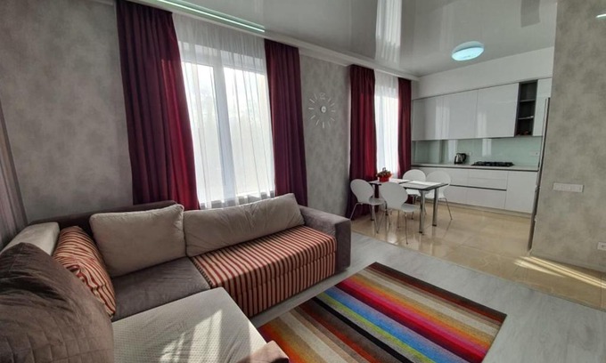 Dzerzhyns'kyi District Apartment | Pet-Friendly Haven: Lux New Apartment Rated 9.3/10