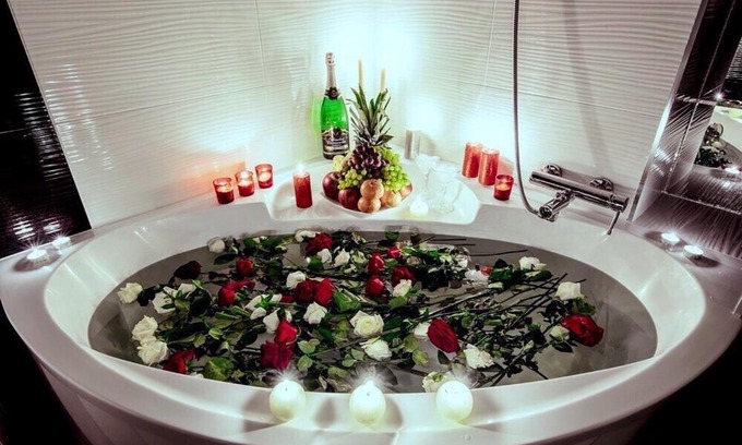Minsk City Centre Apartment | Exceptional Stay at Nezavisimosti, 12 with Hot Tub Access