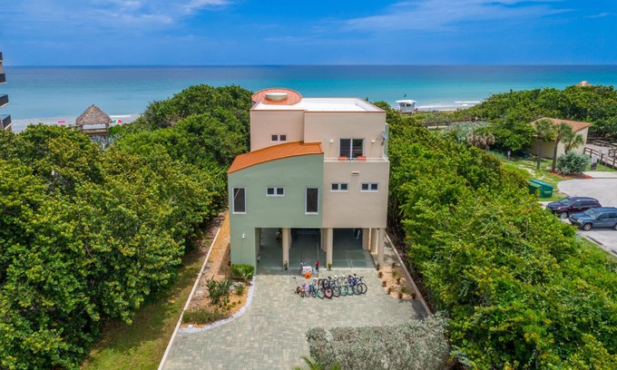 Hutchinson Island South House | Beachfront Gem: Pet-Friendly Suites with Pool & Spa