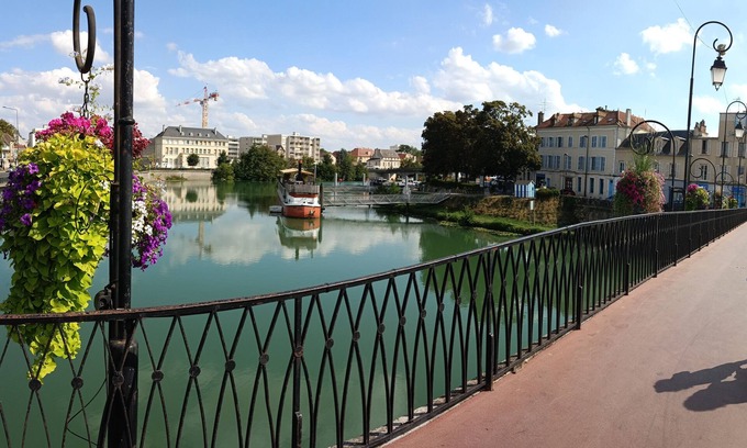 Meaux Apartment | Cozy Retreat: Lux & Panorama Near Paris-Disney