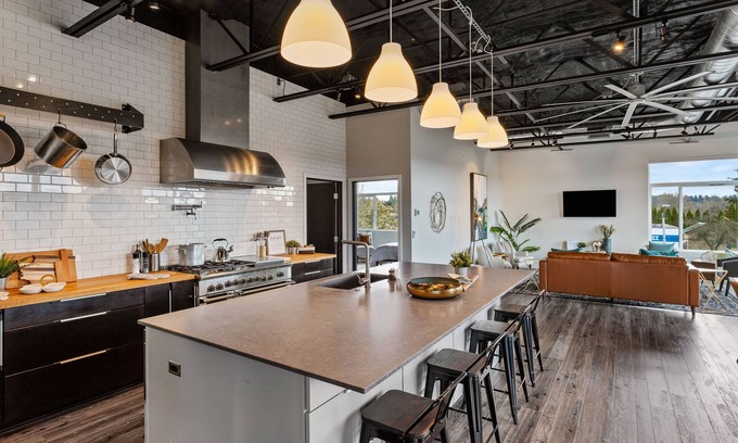 Olympia Apartment | Rooftop Penthouse: Ideal for Families and Large Gatherings