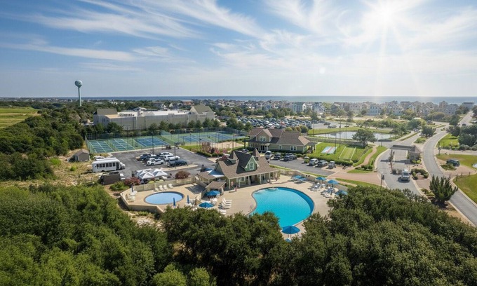 Corolla House | Seaside Estate with Hot Tub and Game Room for Your Retreat