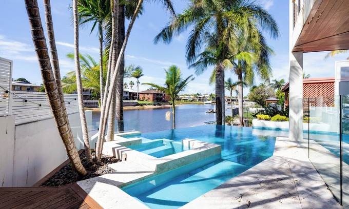 Mooloolaba Villa | Tranquil Tropical Haven Mooloolaba with Oceanfront Pool