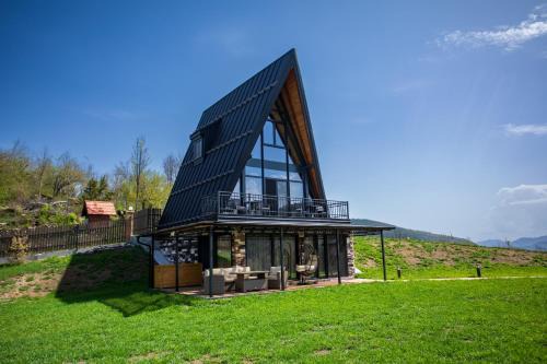 Zlatibor Villa | Family-Friendly Retreat at Lux Vila PASTIR with Hot Tub