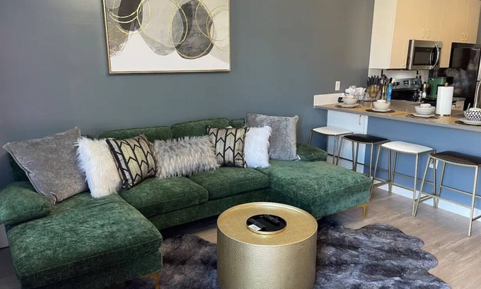 North Chesterfield House | Elegant 1 Bedroom Retreat in Scott’s Addition with Breakfast