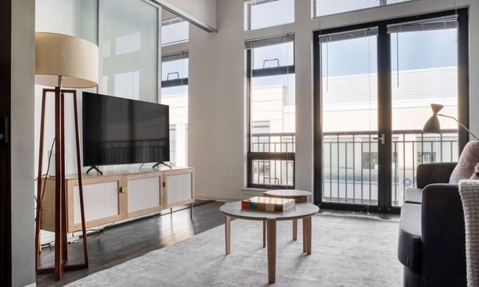 Assembly Square Apartment | Stylish 1B with Kitchen, Pet-Friendly & Rooftop Access