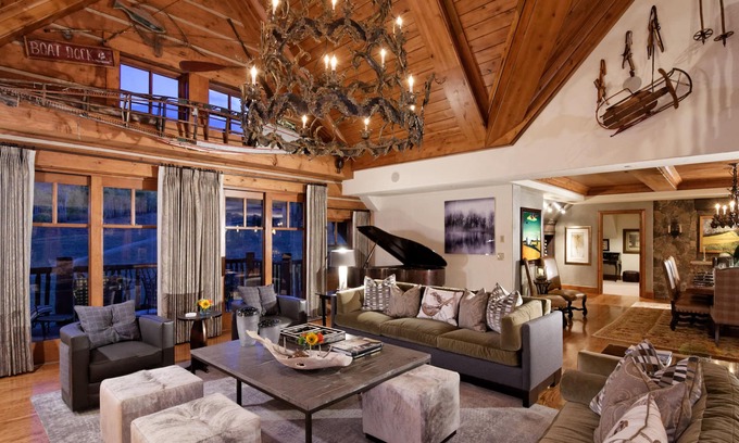 Avon Condo | Elegant 2-Story Ritz Penthouse | Ski In/Ski Out Access