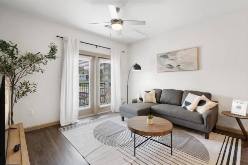 Leander Apartment | Guest Rated 10/10: Poolside Retreat with Pet-Friendly Perks