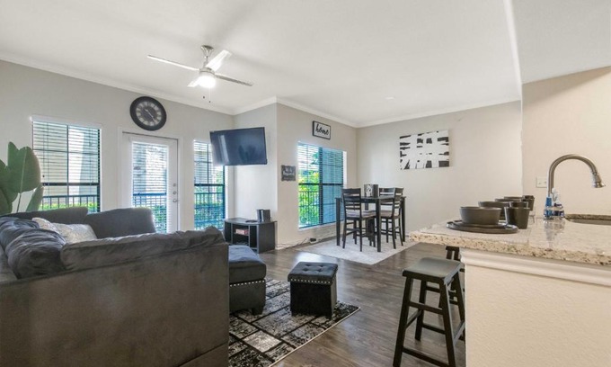 Sweetbriar Apartment | Stylish 2BD Apartment in Austin's Vibrant SoCo District