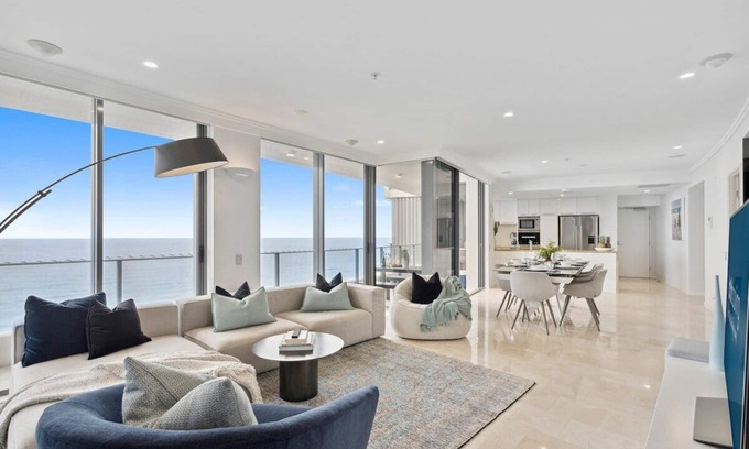 Broadbeach Apartment | Beachfront Broadbeach Retreat: Pool, Gym & Spa Awaits