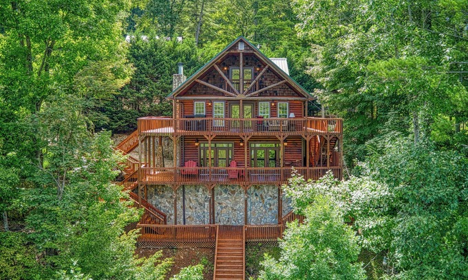 Butler House | Cozy '3 Bears Cabin' by Watauga Lake - Spa & Kayaks!