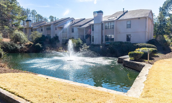 Sandy Springs Condo | LUXE 3BR 2BA in Atl's Historic Pill Hill-Swim Pool, Tennis, Duck Pond, Cabanas!