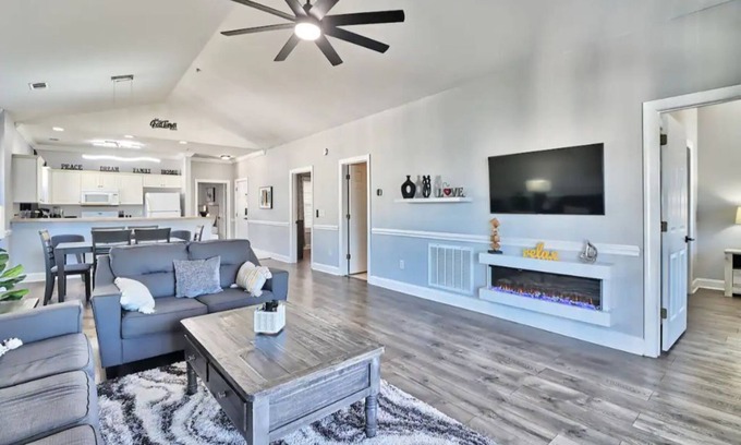 Central Myrtle Beach Condo | Modern Condo with Golf Course Views and Beach Access