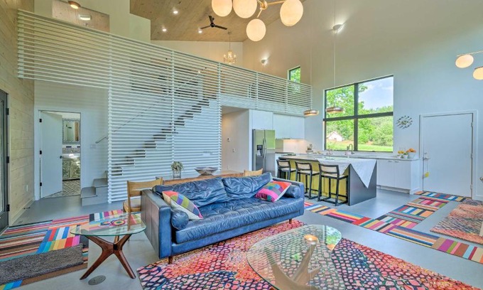 Salem House | Modern Retreat with Spa & Pet-Friendly Amenities Near Saratoga