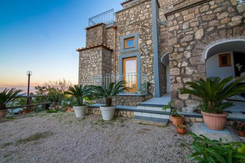 Monte Chiaro Apartment | Stylish Apartment in Mega Villa for Unforgettable Stays