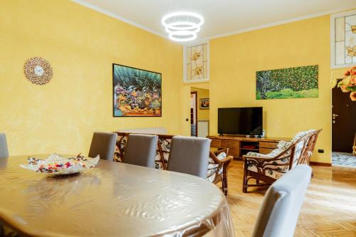 Busto Arsizio Apartment | Experience Casa Vacanze - House Stop and Go with Pool & Dining