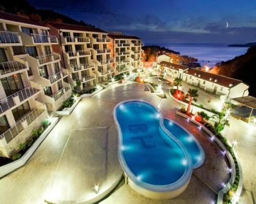 Przno Apartment | Guest Rated: Luxe Azure Residence with Oceanfront Pool