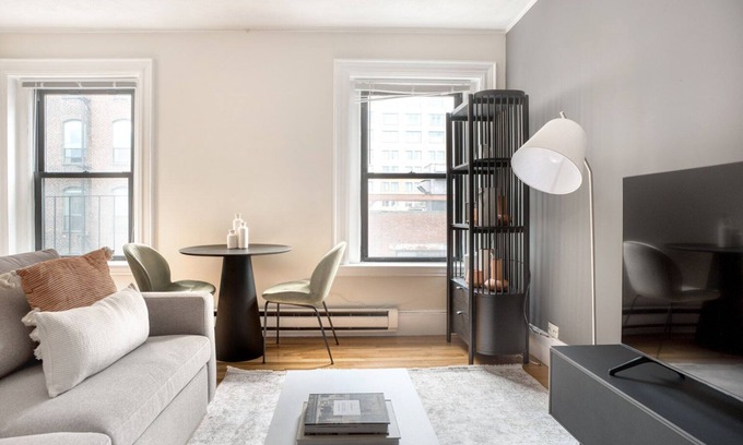 Back Bay Apartment | Stylish Back Bay 1BR with Kitchen Near Green Line