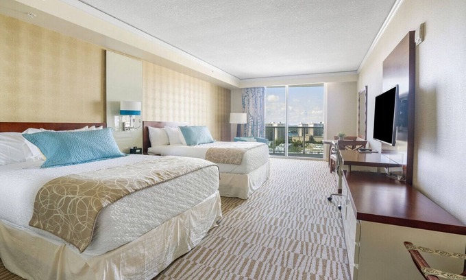 Sunny Isles Beach Hotel | Stunning Beach Resort Studio with City View & Great Amenities