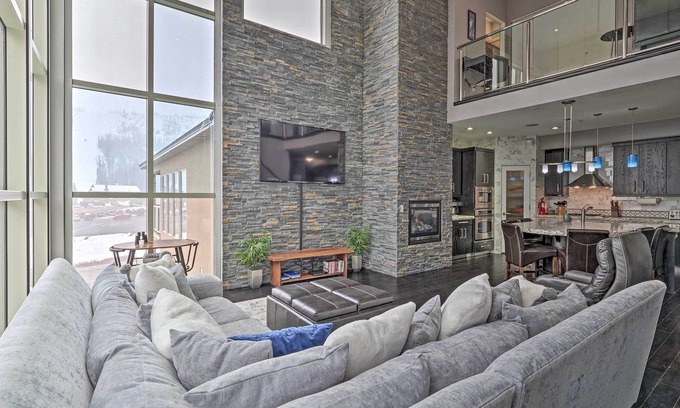 Brian Head Condo | Unwind in Brian Head with Hot Tub & Mountain Views
