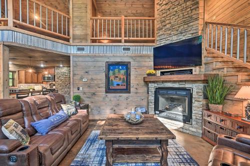 Broken Bow House | Exclusive Broken Bow Cabin with Tesla Charging Station
