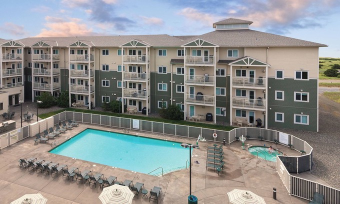 Long Beach Resort | Beachfront Condo with Pool & Spa in Oceanfront Resort