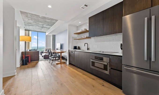 Rainey Street Historic District Condo | Modern Condo with Pool and Views in Downtown Austin