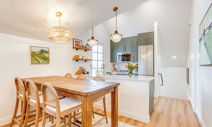 Sloan Lake Apartment | Luxe Designer Flat on Sloans Lake w/Rooftop Deck