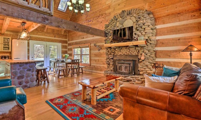 Logan House | Pet-Friendly Cabin with Hot Tub & Game Room - Rated 10/10