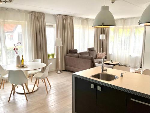Groet Apartment | Elegant Luxe Duinsuite: Guest Rated 8.6/10 Experience