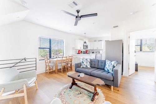 Blackshear-Prospect Hill House | Stylish East Downtown 3BR Condo - Walk to Bars & Shops