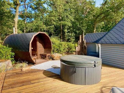 Eersel Cabin | Relaxing Finse Kota with Jacuzzi & Sauna at Zandhoef