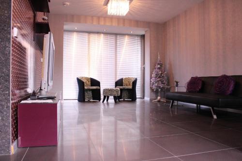 Venray Apartment | Highly Rated ERA Studio's with Oceanfront Views