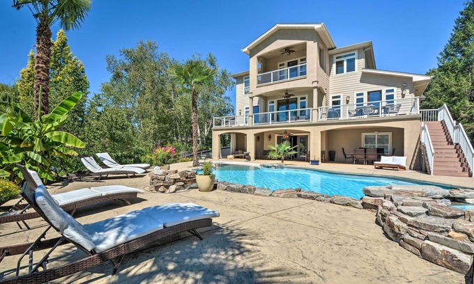 Grants Pass House | Riverfront Retreat in Grants Pass - Guest Rated 10/10!