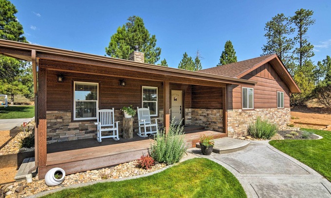 Bryce Canyon House | Elegant Retreat Near Bryce Canyon with Spa & Breakfast