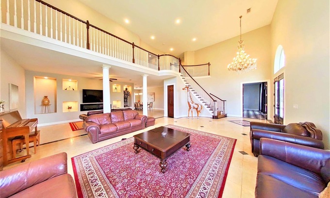 Dickinson Villa | Elegant 5 Bedroom Villa with Pool and Spa Amenities
