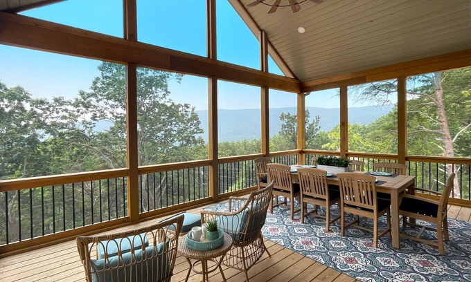 Waleska House | Idyllic Escape with Hot Tub, Pool Table & Mountain Views