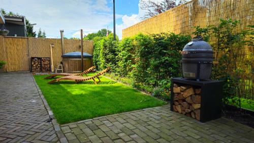 Weiteveen Apartment | Relaxing Hot Tub Retreat at Bargerveen in Drenthe