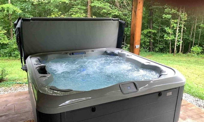 Monticello House | Elegant Lake Barndo: 2 King Suites & Hot Tub Await You