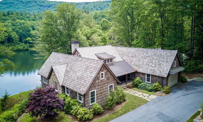 Lake Toxaway House | Beautiful Lakefront Retreat with Dock, Gym & Outdoor Fun
