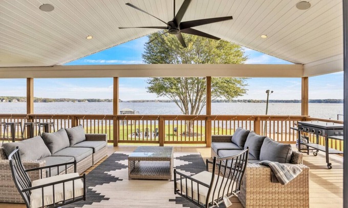 Lake Norman of Catawba House | Lakefront Private Getaway on Lake Norman - Rated 10/10