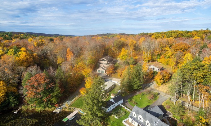 Town of Grafton House | Idyllic Lakefront Retreat with Game Room & Hot Tub Access