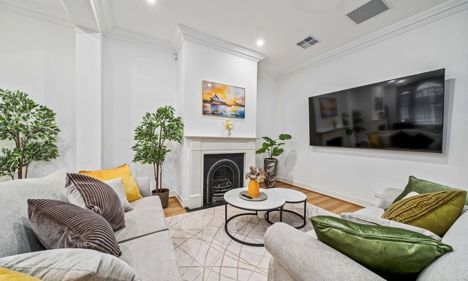 Pyrmont House | Luxe Living Terrace by The Star: 3-Level Luxury in Sydney's Vibrant Heart